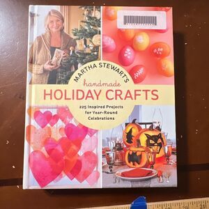 MARTHA STEWART’S Handmade Holiday Crafts Hardcover Book 225 DIY Projects Ideas
